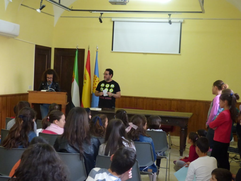 La Fundación Concha celebra el Día del Libro con una lectura de poemas de Gloria Fuertes