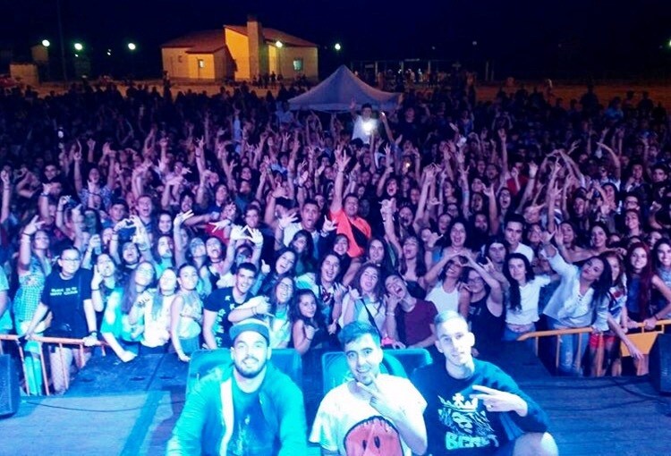 Ambiente al finalizar el concierto que ofreció Beret en el Tejar 