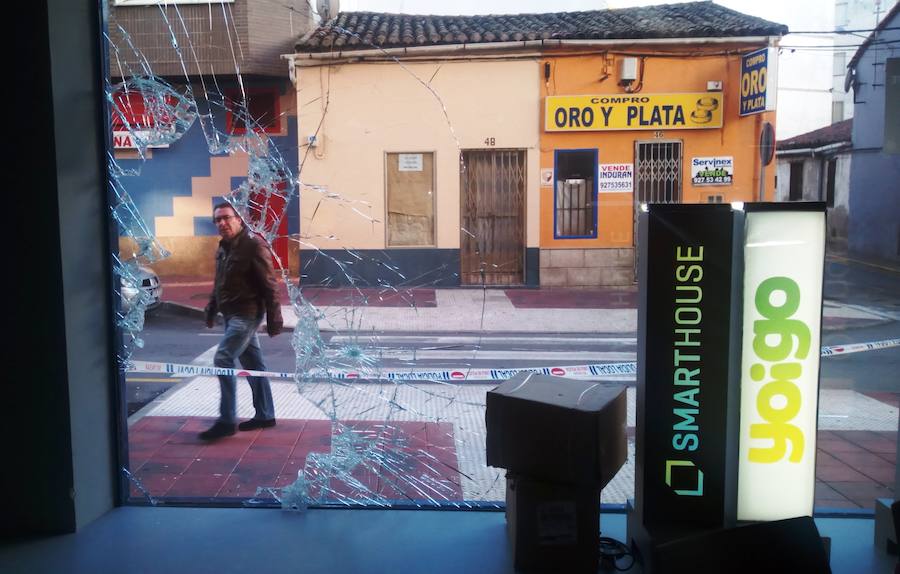 Vuelven a robar en la tienda de telefonía Phone House siete meses después