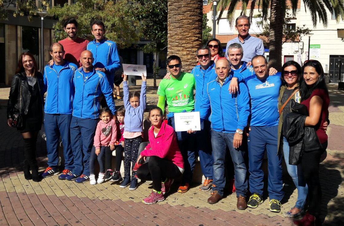 Parte de los Fondistas Moralos que participaron en la maratón 