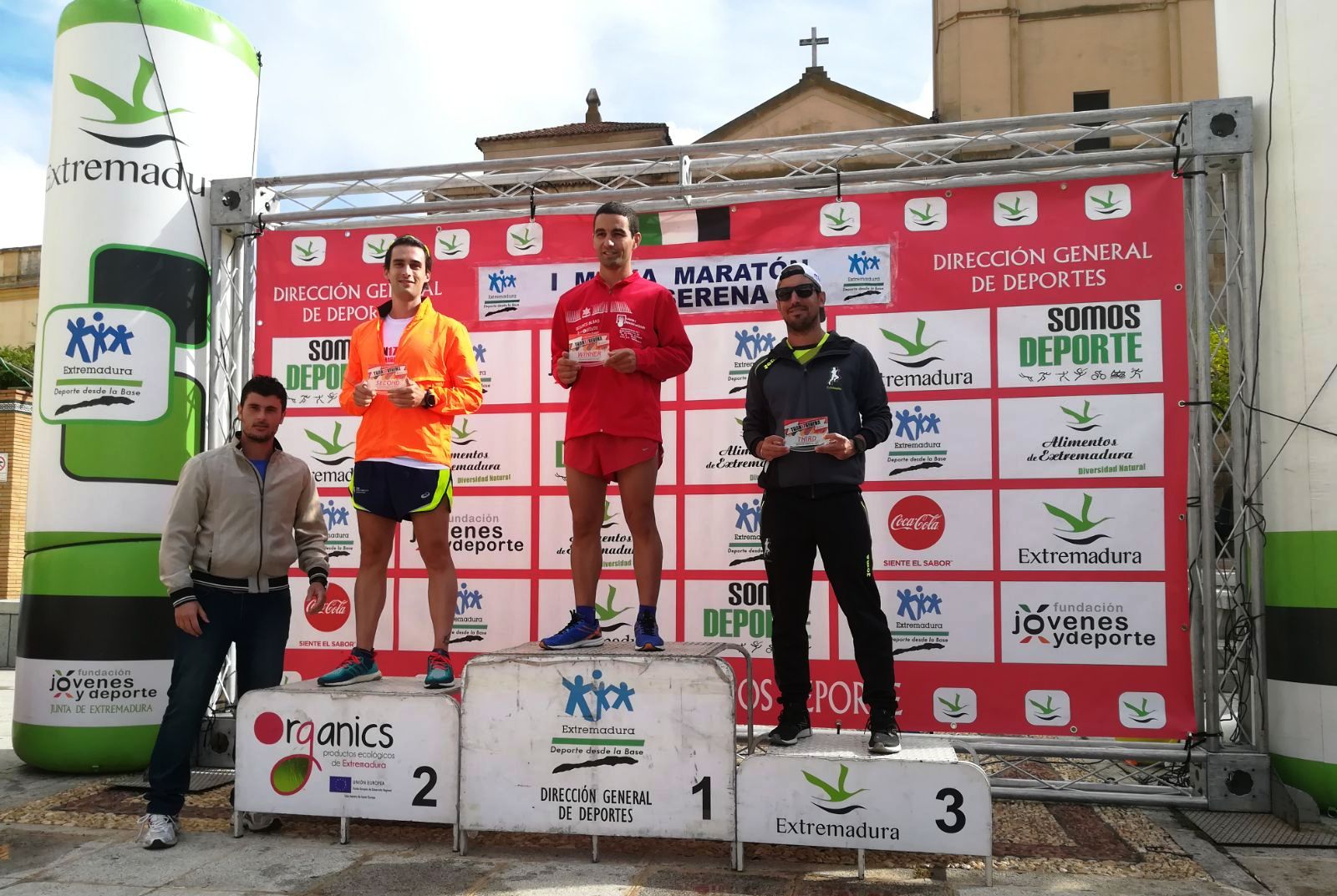 Corredores de Navalmaratón disputan la Maratón de Oporto