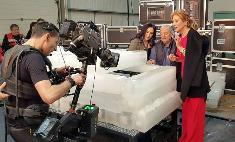 El ilusionista moralo Alfred Cobami vuelve a batir el récord mundial encerrado en hielo