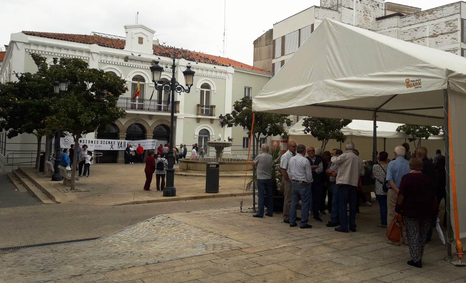 Nueva concentración en la plaza de España reivindicando unas pensiones dignas