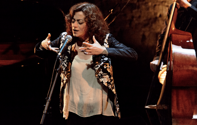 Carmen París, cabeza de cartel, y Looking Back, con Ramiro Morales 