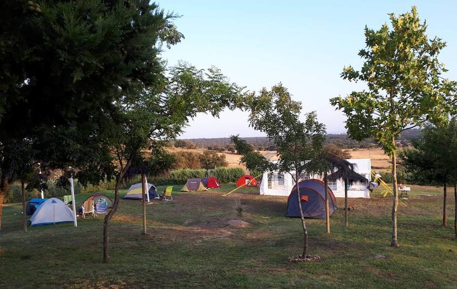 Buena acogida de la primera acampada infantil de Valdehúncar