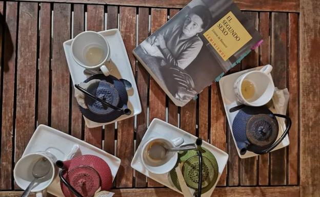 En la primera tertulia del año trataron la figura de Simone de Beauvoir. 