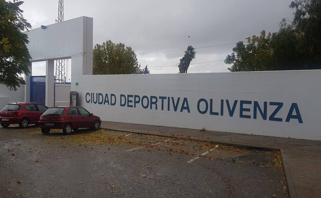 El PP e IU se oponen a dar el nombre de 'Alcalde Ramón Rocha Maqueda' a la ciudad deportiva de Olivenza