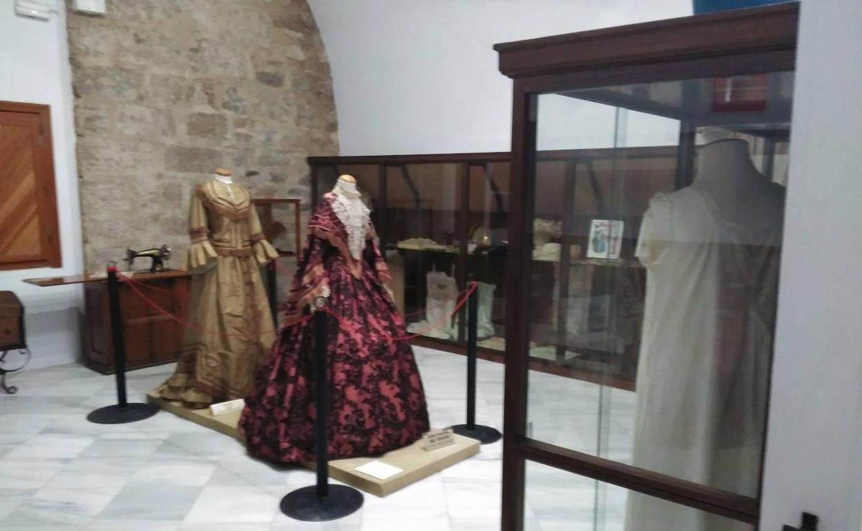 Sala de indumentaria del Museo de Olivenza. 