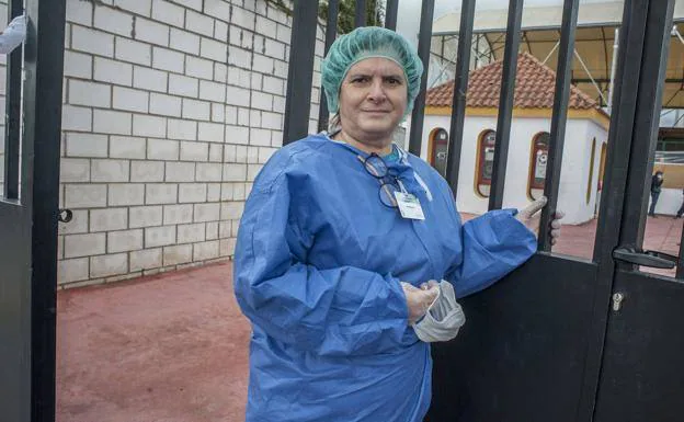 Sor Loli Vélez, natural de Olivenza, es hija de la caridad y estudió Enfermería y Trabajo Social. 