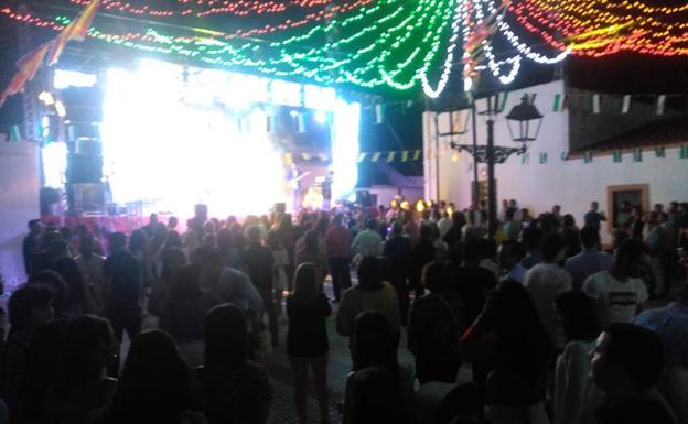 Verbena en San Benito de la Contienda, en sus fiestas patronales. 