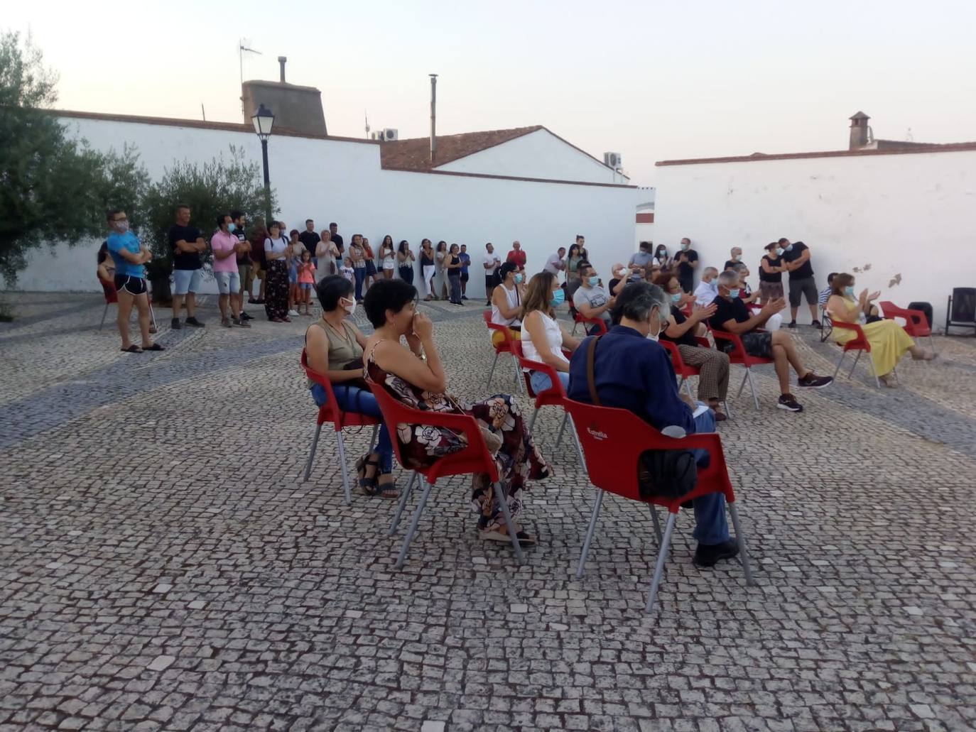 Participantes en la charla informativa en San Jorge de Alor. 