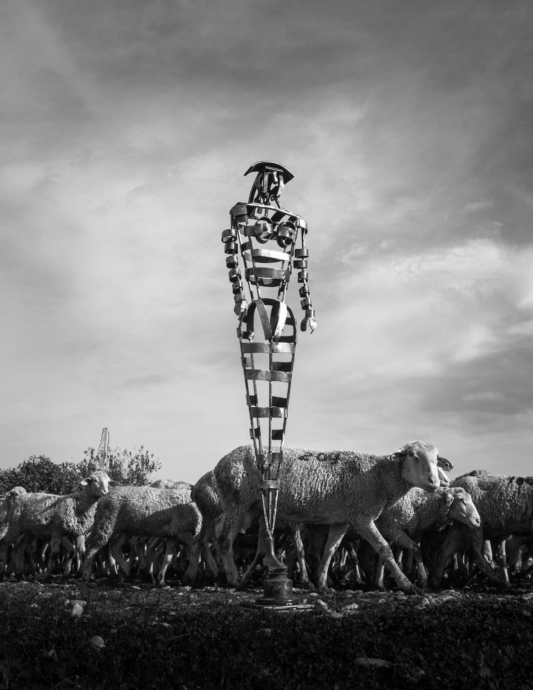 Una de las fotografías que ilustra la muestra de esculturas de Gamino sobre la obra de Pacheco. 
