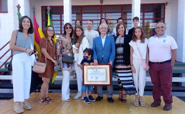 Ramón Rocha, junto a su familia. 