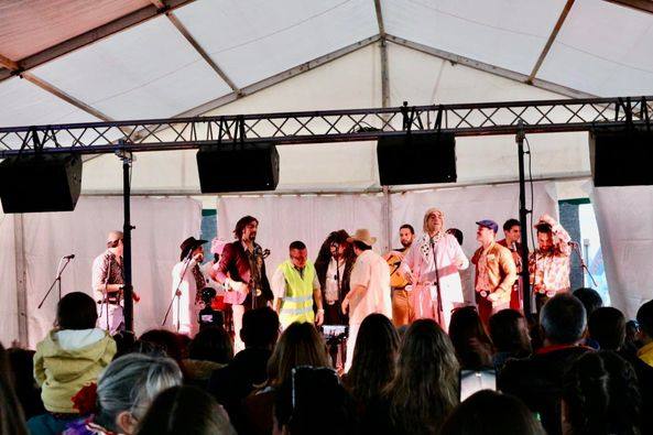 'Los Camballotas', 'Los 3W', 'Los Mirinda' y 'Los Chungos' dieron la chispa de la noche en el primer día del Carnaval de Olivenza 2022. 