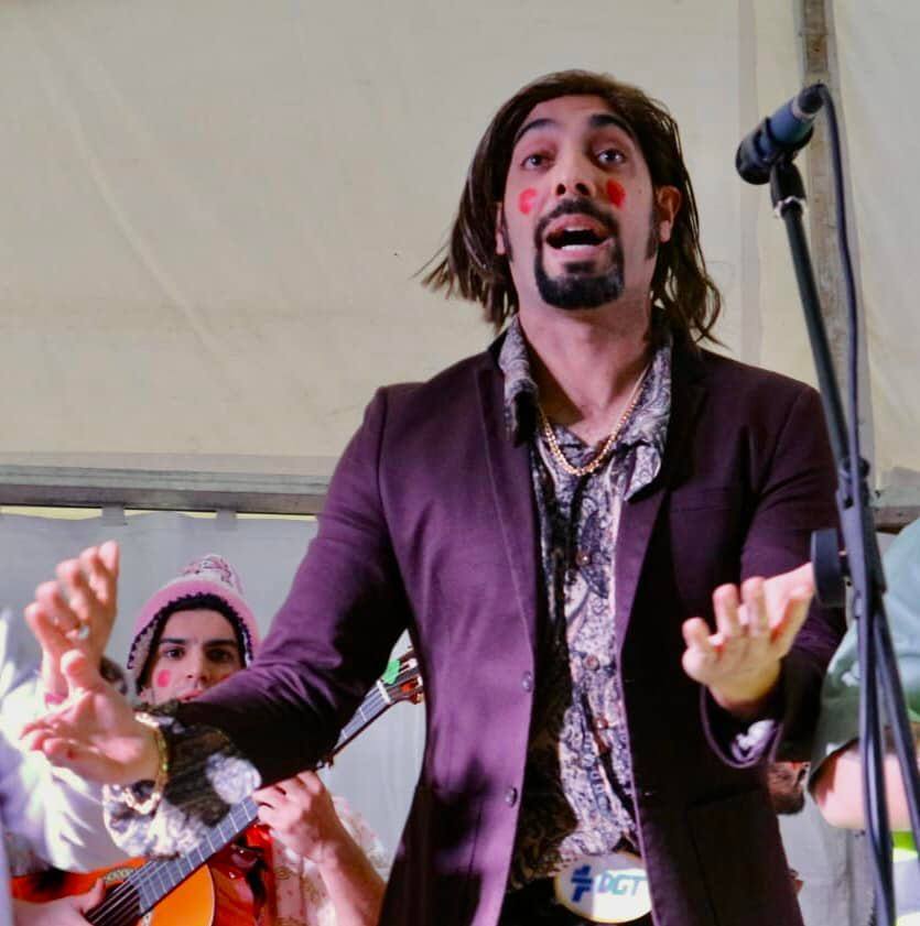 'Los Camballotas', 'Los 3W', 'Los Mirinda' y 'Los Chungos' dieron la chispa de la noche en el primer día del Carnaval de Olivenza 2022. 