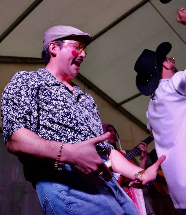 'Los Camballotas', 'Los 3W', 'Los Mirinda' y 'Los Chungos' dieron la chispa de la noche en el primer día del Carnaval de Olivenza 2022. 