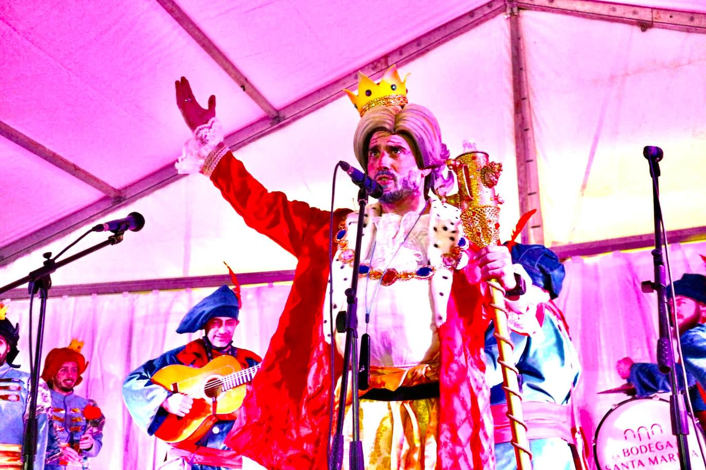 'Los Camballotas', 'Los 3W', 'Los Mirinda' y 'Los Chungos' dieron la chispa de la noche en el primer día del Carnaval de Olivenza 2022. 