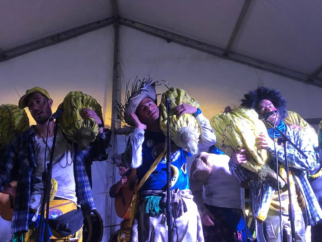 'Los Camballotas', 'Los 3W', 'Los Mirinda' y 'Los Chungos' dieron la chispa de la noche en el primer día del Carnaval de Olivenza 2022. 