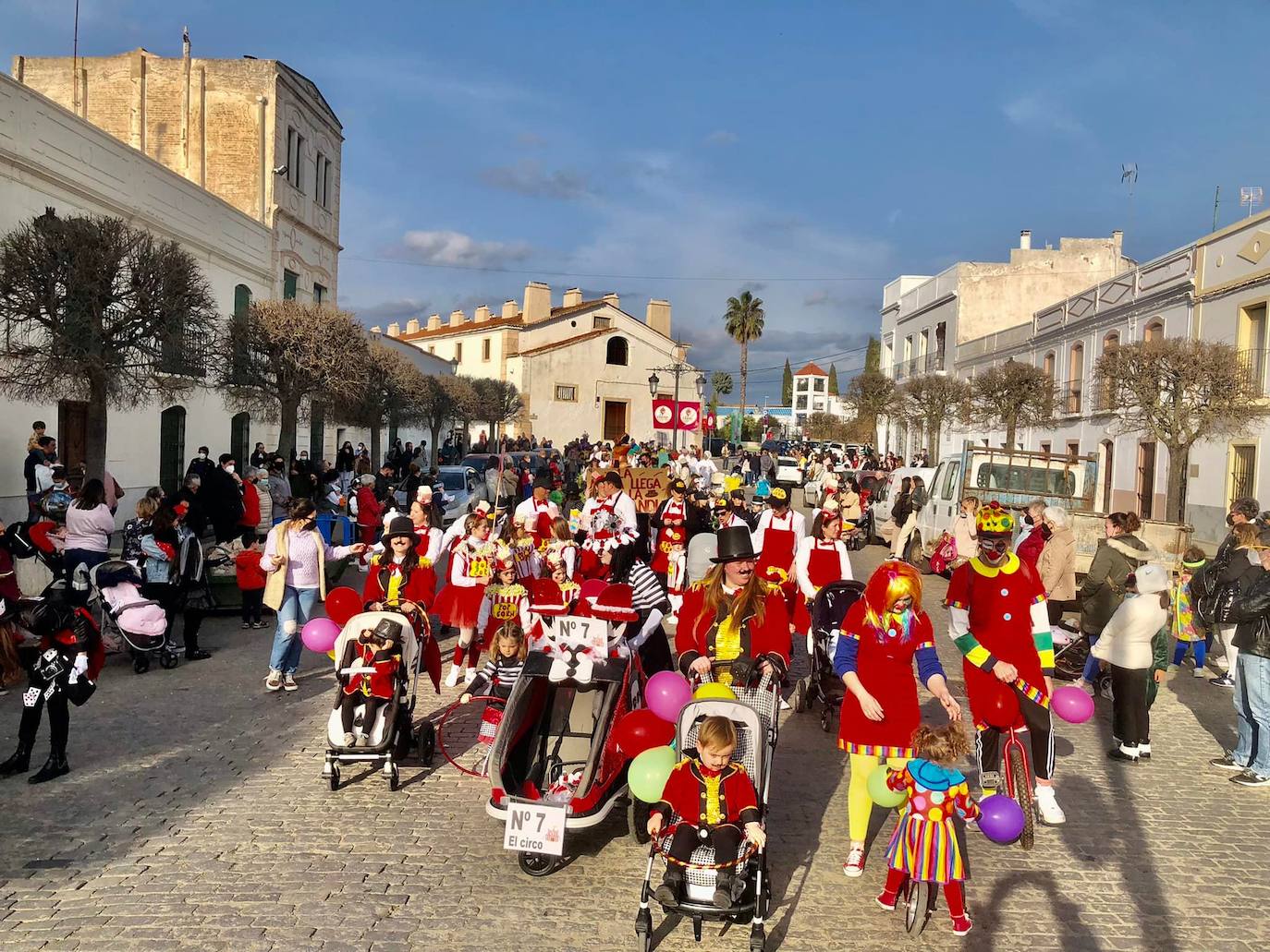 Con el desfile infantil dio comienzo el Carnaval oliventino. 