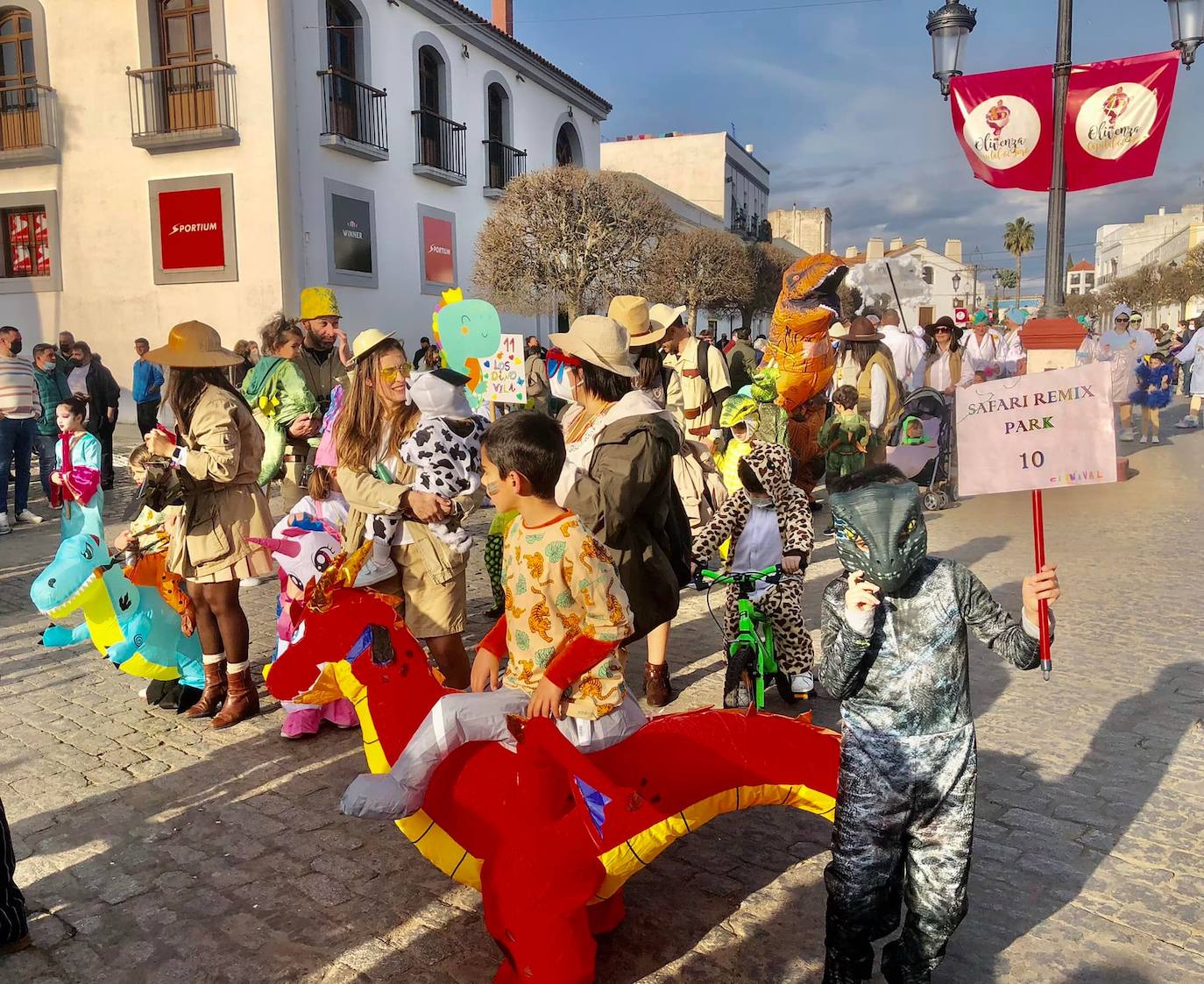 Con el desfile infantil dio comienzo el Carnaval oliventino. 