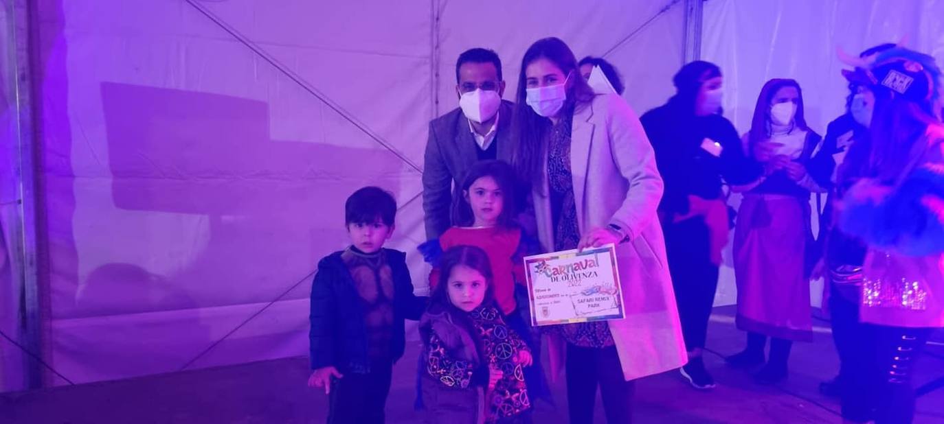 El desfile de adultos del segundo día fue multitudinario, tanto en participantes como en público. 