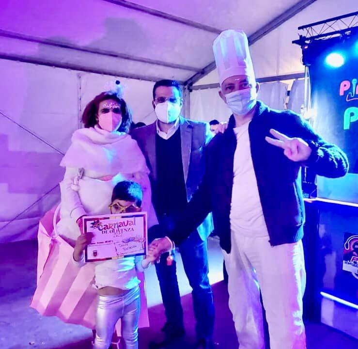 El desfile de adultos del segundo día fue multitudinario, tanto en participantes como en público. 