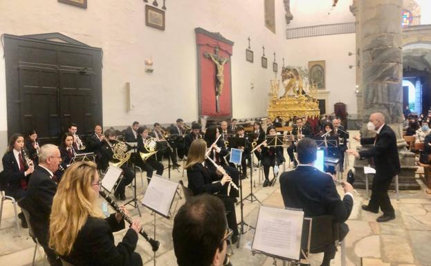 La banda de la Sociedad Cultural 'La Filarmónica' de Olivenza amenizó el emotivo acto del pregón. 