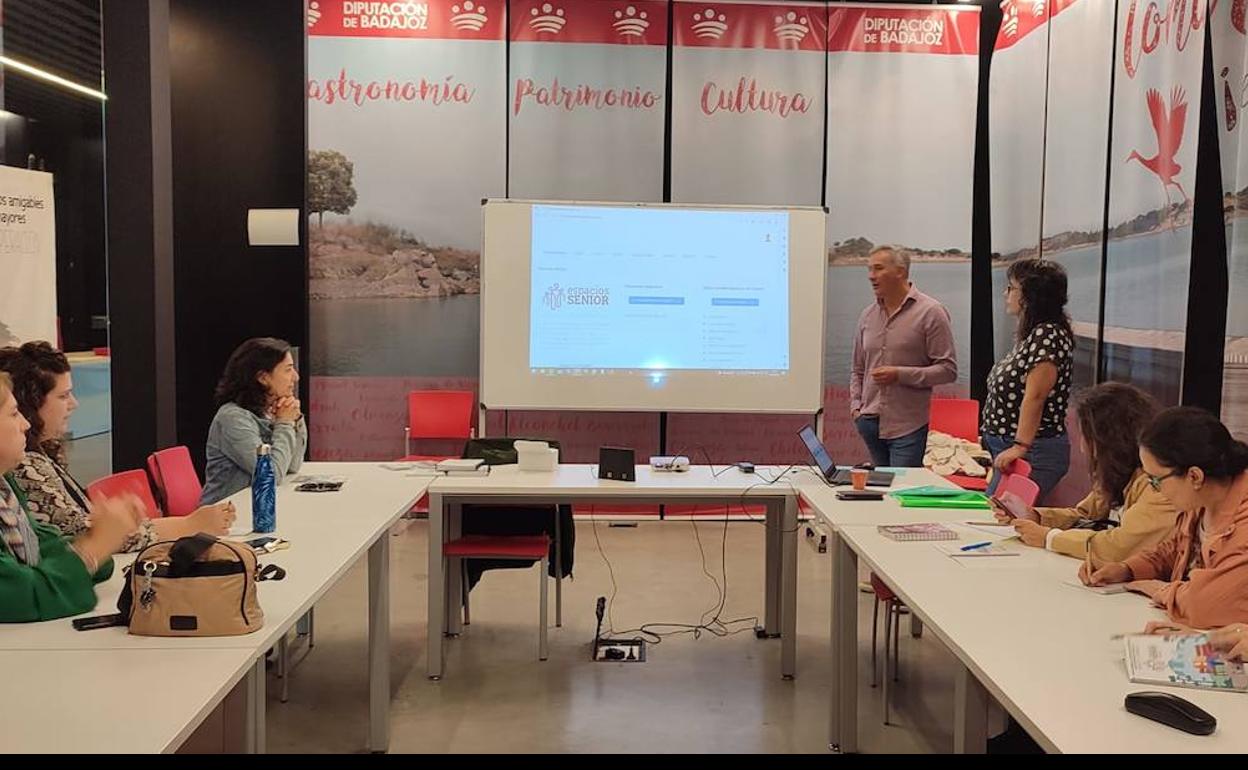 El Cid de Olivenza ha acogido nuevas reuniones comarcales del proyecto 'Espacio Senior'