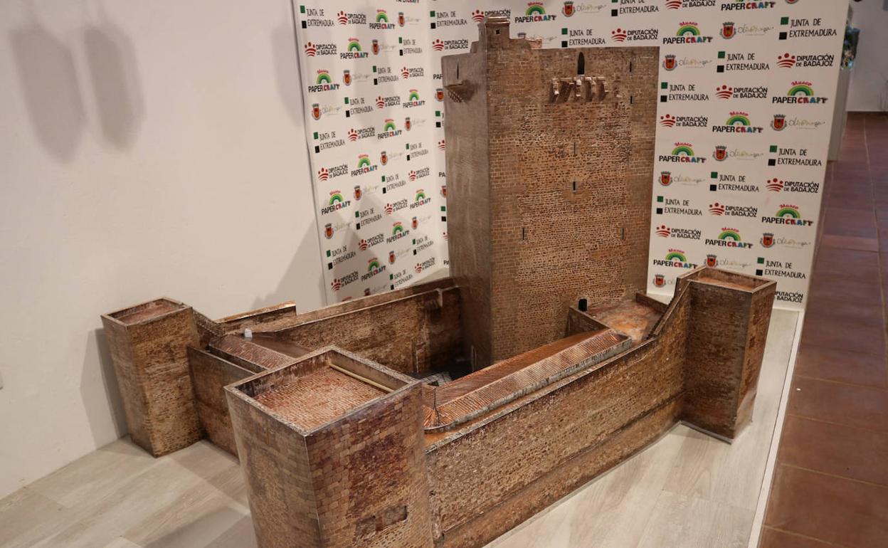 El Museo Papercraft amplía su colección con las figuras del castillo y la torre del homenaje
