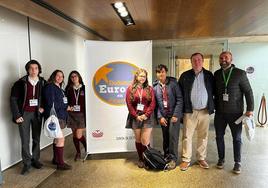 Los alumnos de las Escuelas fueron acompañados por un profesor.