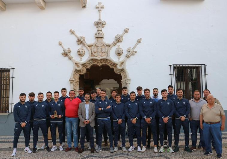 El equipo Olivenza F.C ha sido recibido en el Ayuntamiento por el regidor