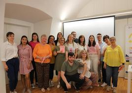 Participantes en la edición del libro y las protagonistas del mismo.
