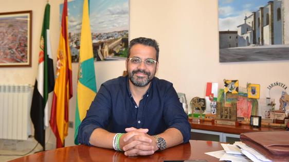 Manuel J. González Andrade volverá a ser alcalde de Olivenza tras el pacto PSOE-IU