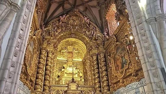 La restauración del retablo de la Magdalena, ya finalizada, admira a los visitantes