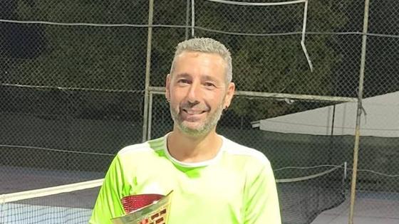 Raúl Caldera se alza campeón del II Master Local de Tenis