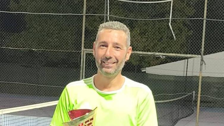 Raúl Caldera se alza campeón del II Master Local de Tenis