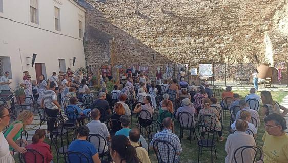 Numerosas personas participaron en el acto del 'Día Mundial del Alzheimer'
