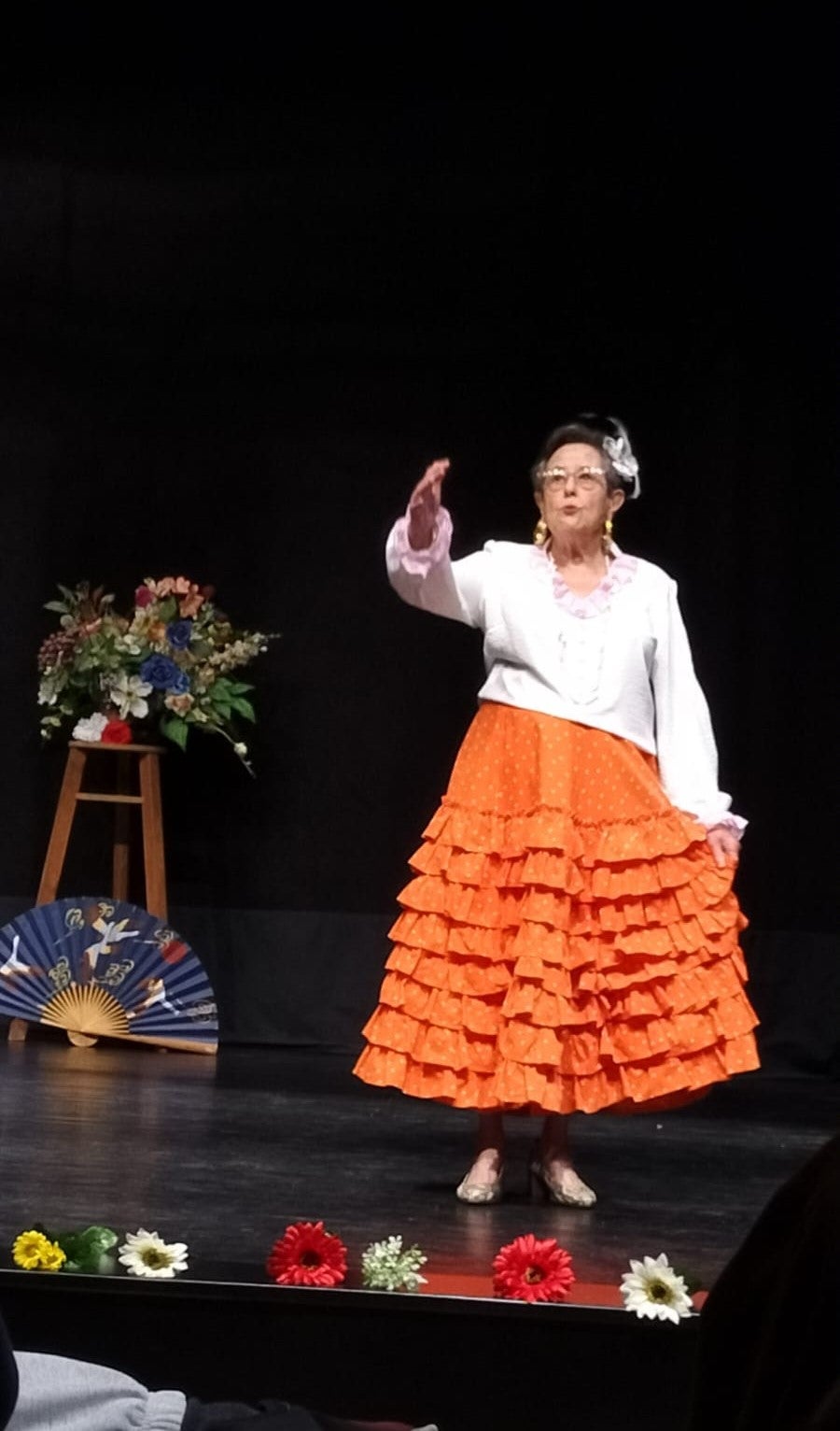 Las artistas del Hogar de Mayores lo dan todo en la Gala Musical 'Fantástica Fiesta'