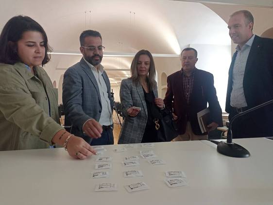 El portugués oliventino se divulgará en España y Portugal a través de azucarillos de cafés Delta