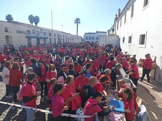 La IX Marcha Solidaria contra el Cáncer de Mama tiñó de rosa las calles oliventinas