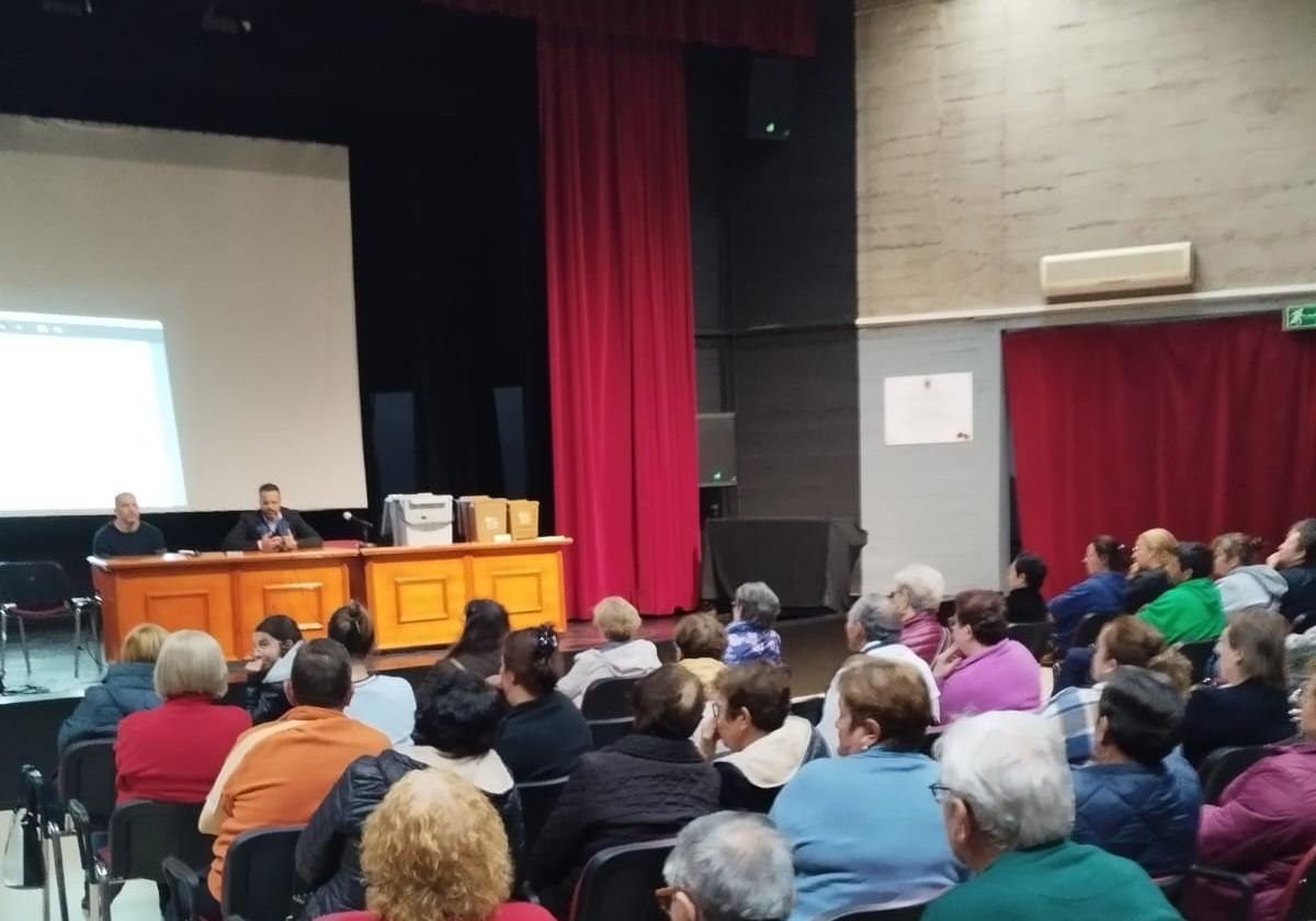 Reunión para los vecinos de los bloques.