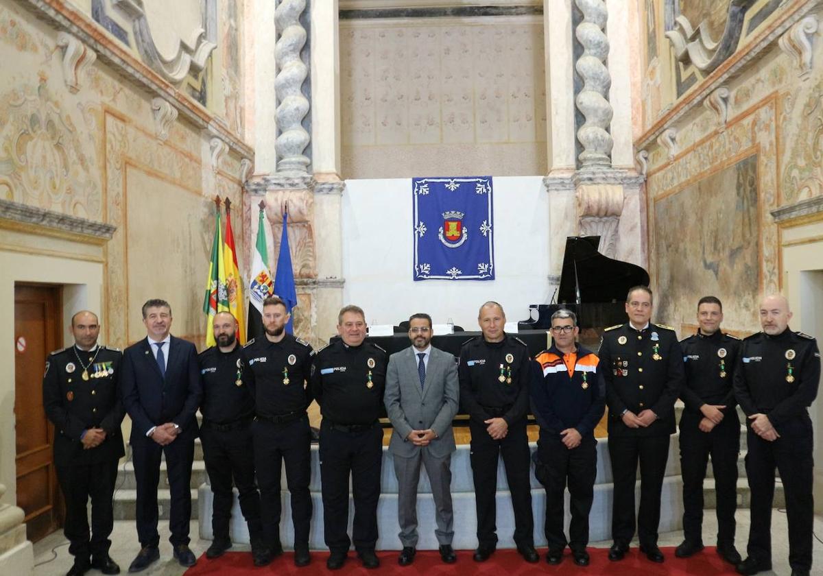 Algunos de los presentes en el acto de homenaje.