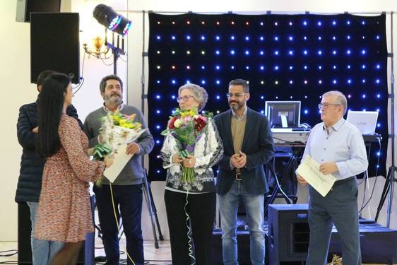 Siete matrimonios homenajeados por sus bodas de oro en la comida de Navidad de los mayores