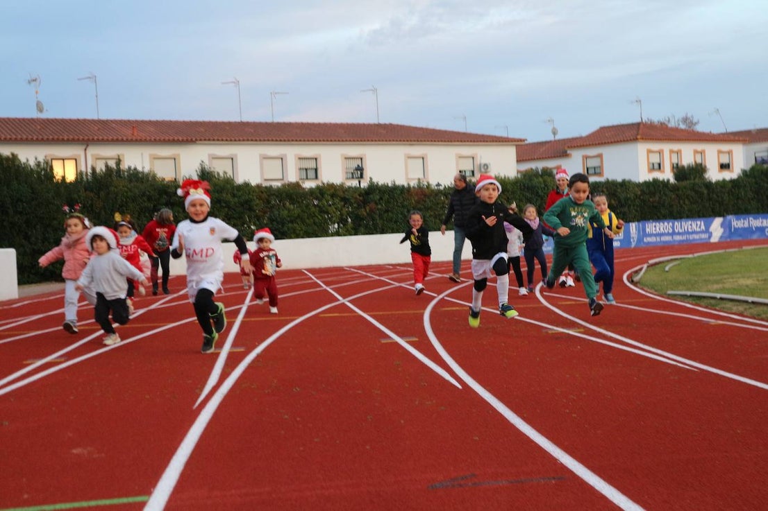 Solidaridad, deporte y mucha diversión en la I San Silvestre de la ciudad
