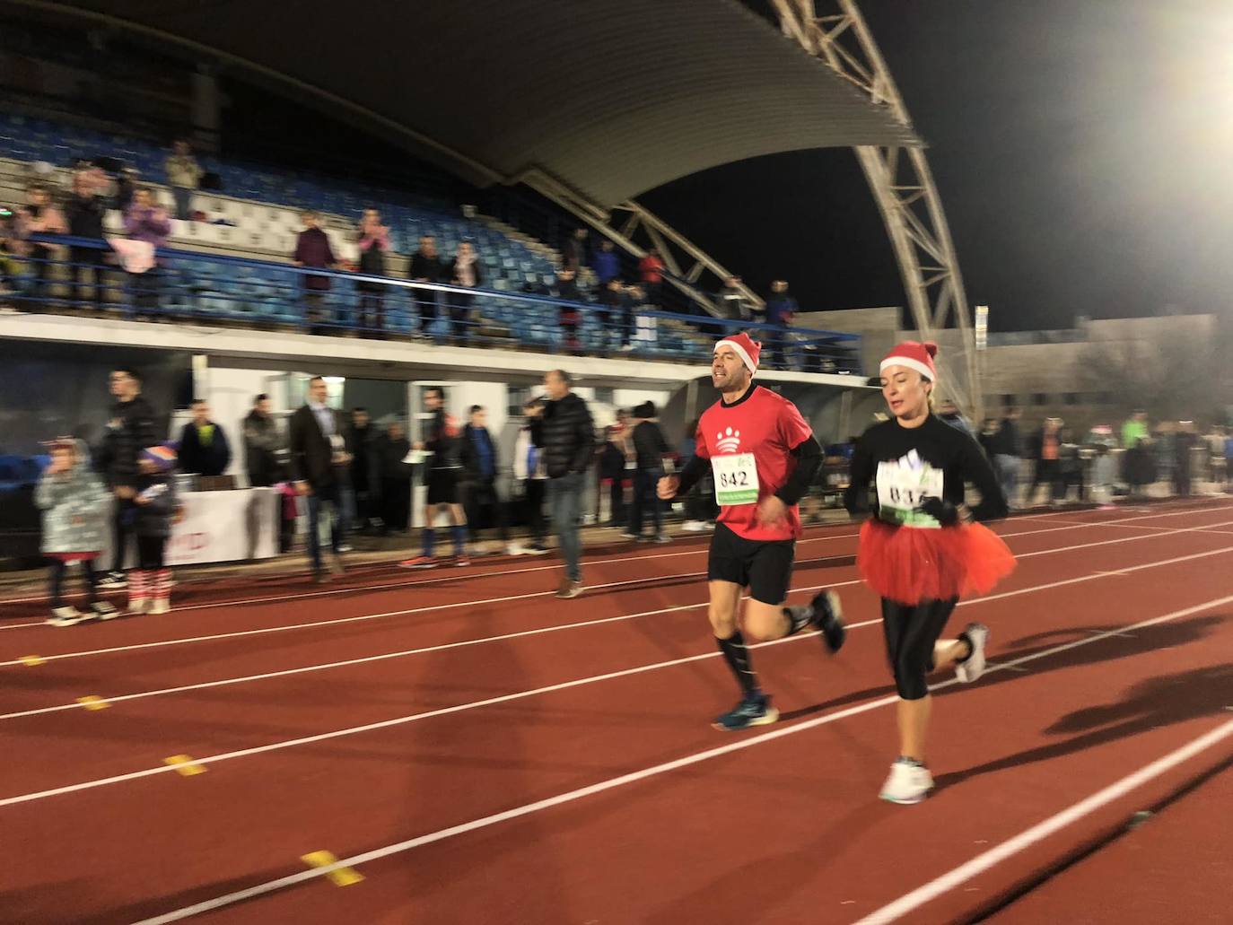 Solidaridad, deporte y mucha diversión en la I San Silvestre de la ciudad
