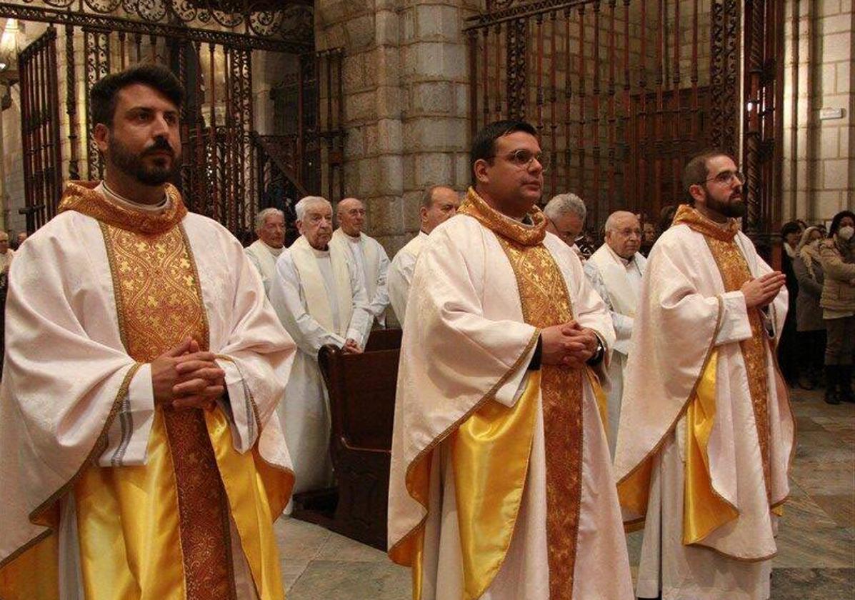 Los tres nuevos sacerdotes.