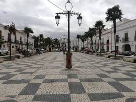 El paseo en día de lluvia, imagen de archivo.