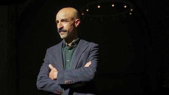El escritor oliventino Jesús Carrasco gana el premio Biblioteca Breve