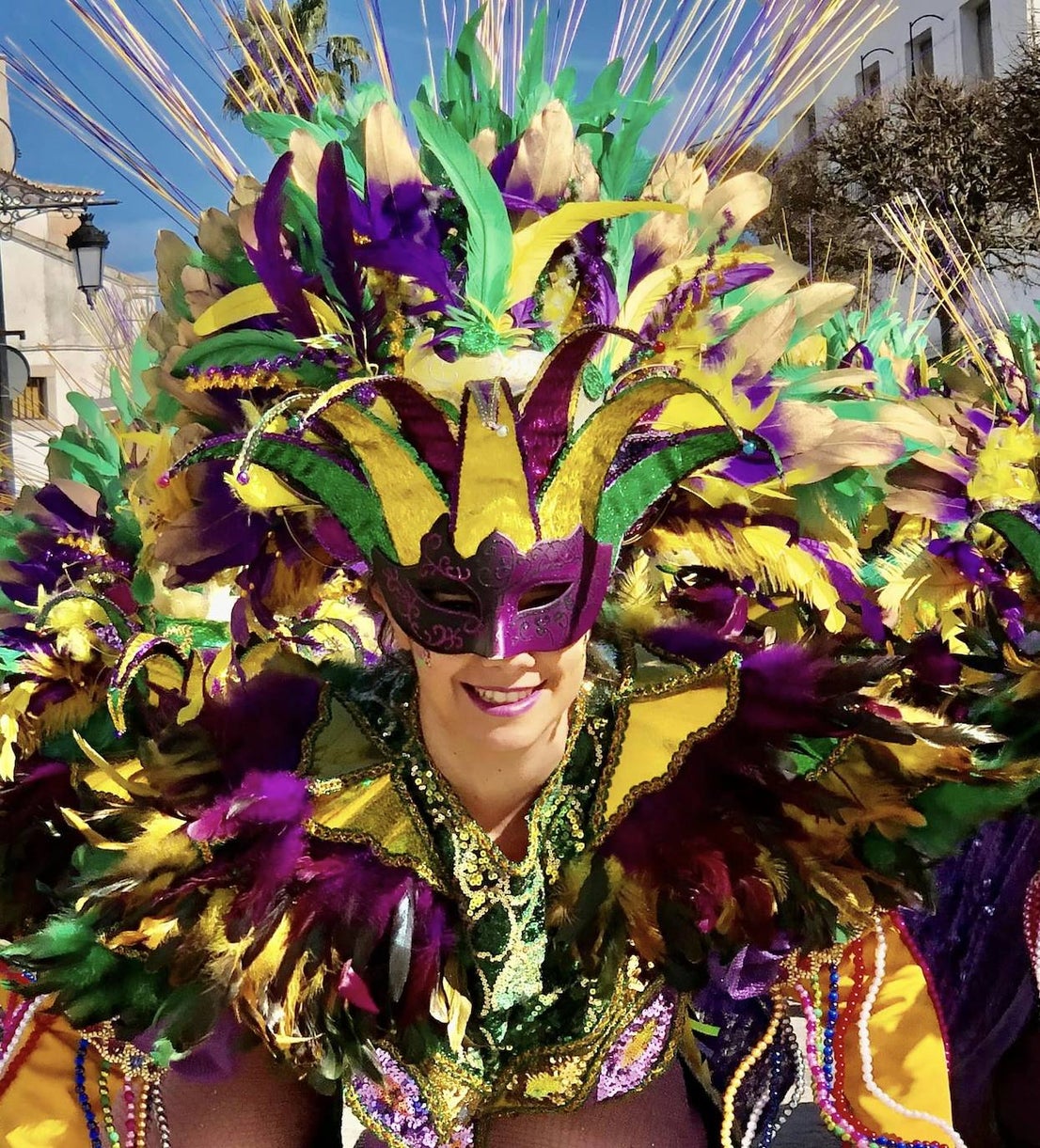 Los carnavaleros inundaron de color, ritmo y alegría las calles de Olivenza