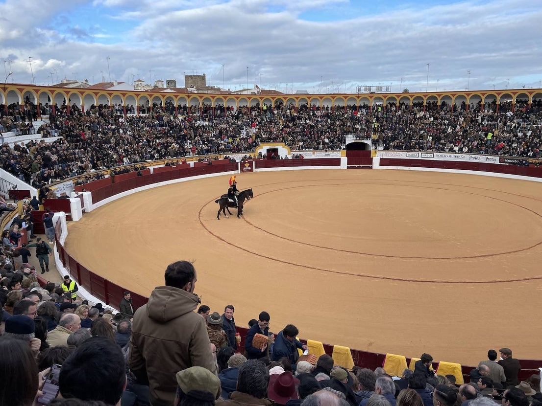 Olivenza volvió a vibrar con los toros a pesar de la lluvia inicial